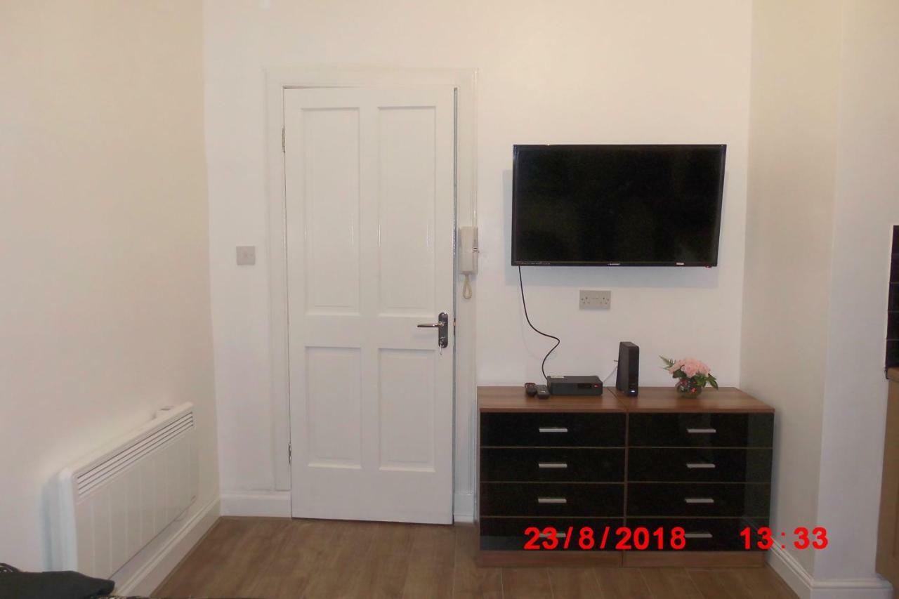 223 Neilston Road Apartment Paisley Bagian luar foto